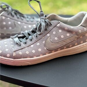 Nike classic tennis  ultra NYC premium gray polka dot 8.5 great condition